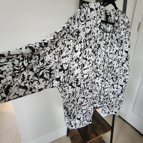 Black, gray and white open Wrap - Picture 3 of 9